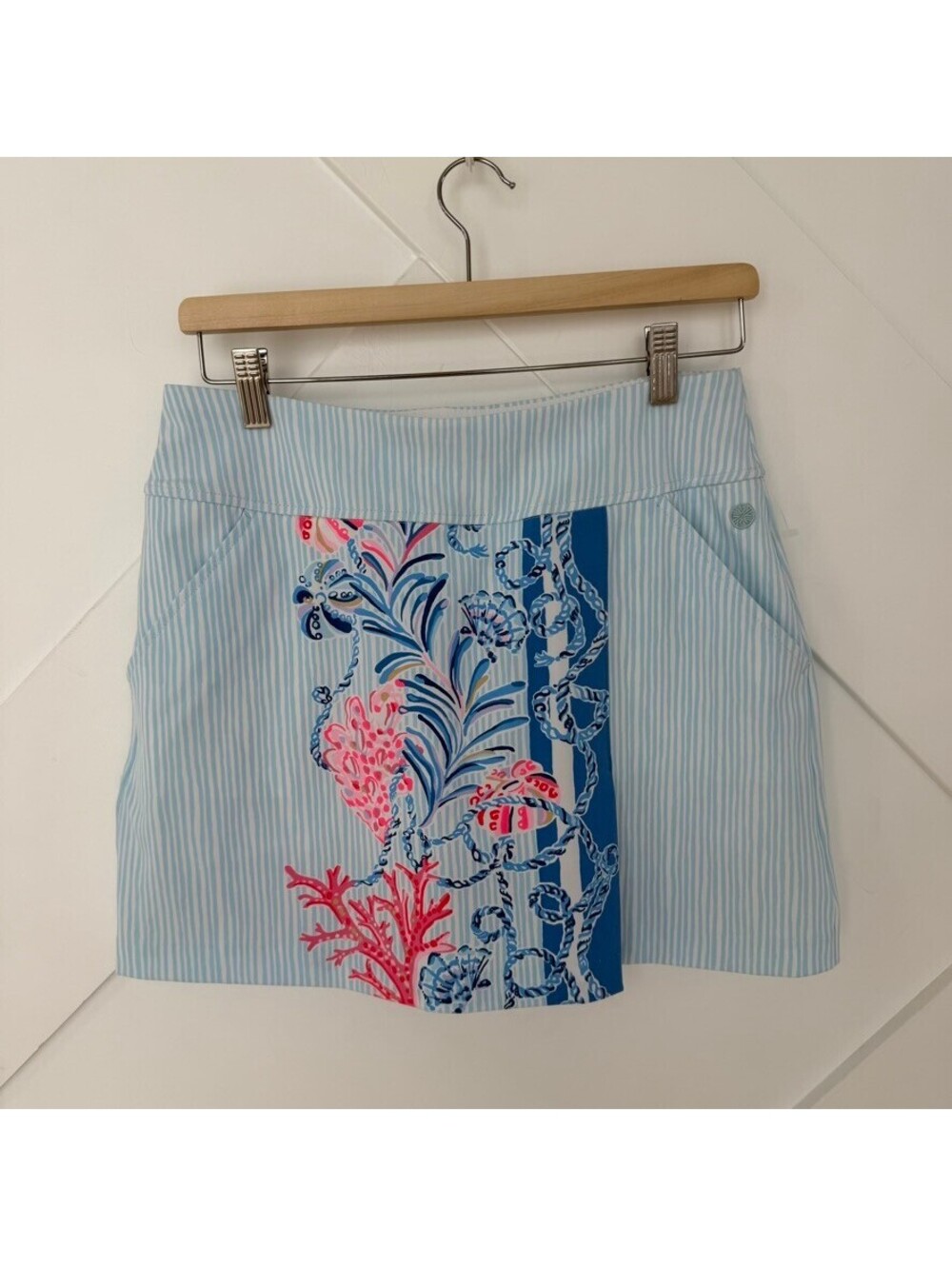 NWT Luxletic Lilly Pulitzer Blue Striped Skort with Floral Detail Size 4